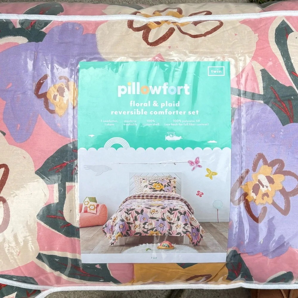 PILLOWFORT NWT flower/plaid reversible kids comforter set -twin